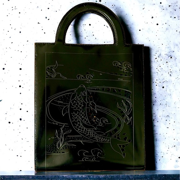 DOLCE & GABBANA KOI FISH CUTOUT HANDBAG CIRCA 2005. MINT CONDITION. 12” x 8” - Picture 3 of 3